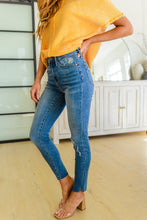 Load image into Gallery viewer, Hi-waisted Dandelion Embroidery Skinny
